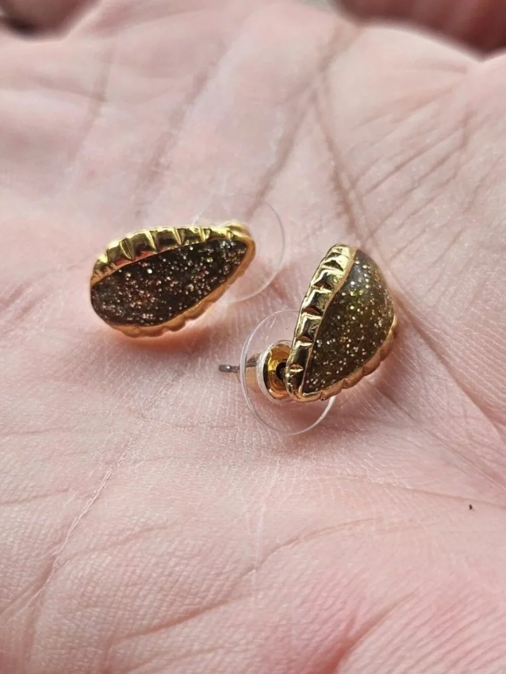 Vintage Earrings Gold Tone Sparkling Glitters Fashion Stud Jewelry Earrings